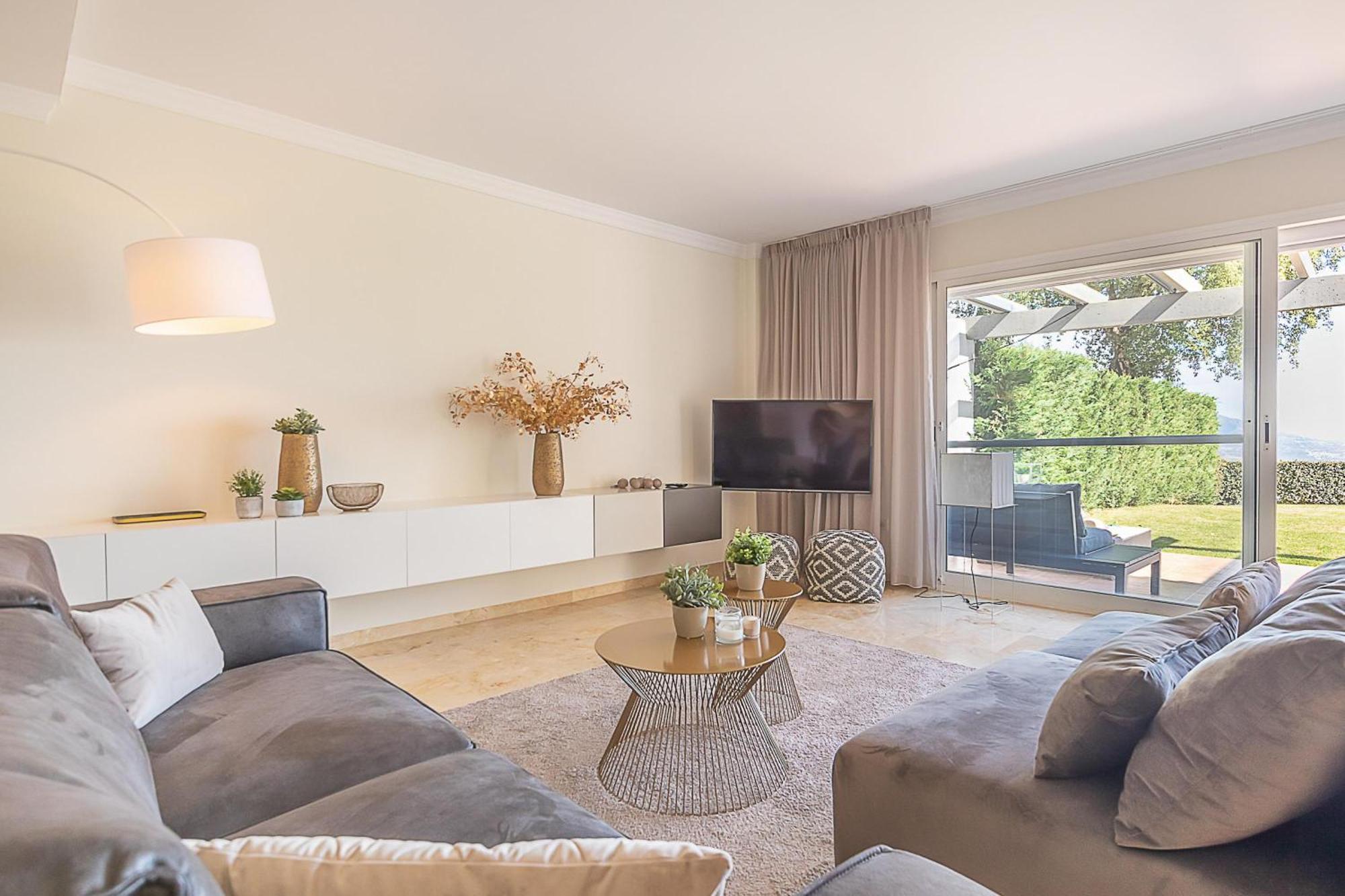 Apartment Mairena Forest Sea View & Pool- Happy
