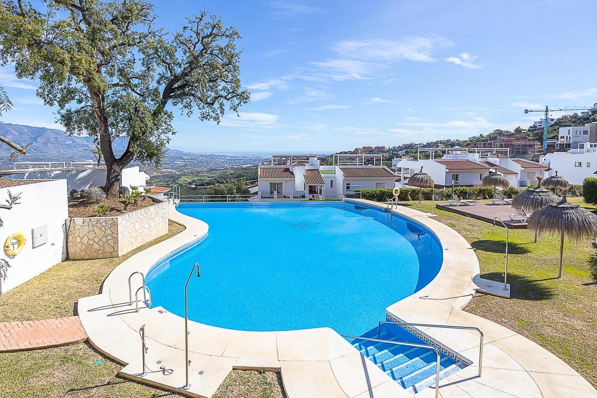Apartment Mairena Forest Sea View & Pool- Happy